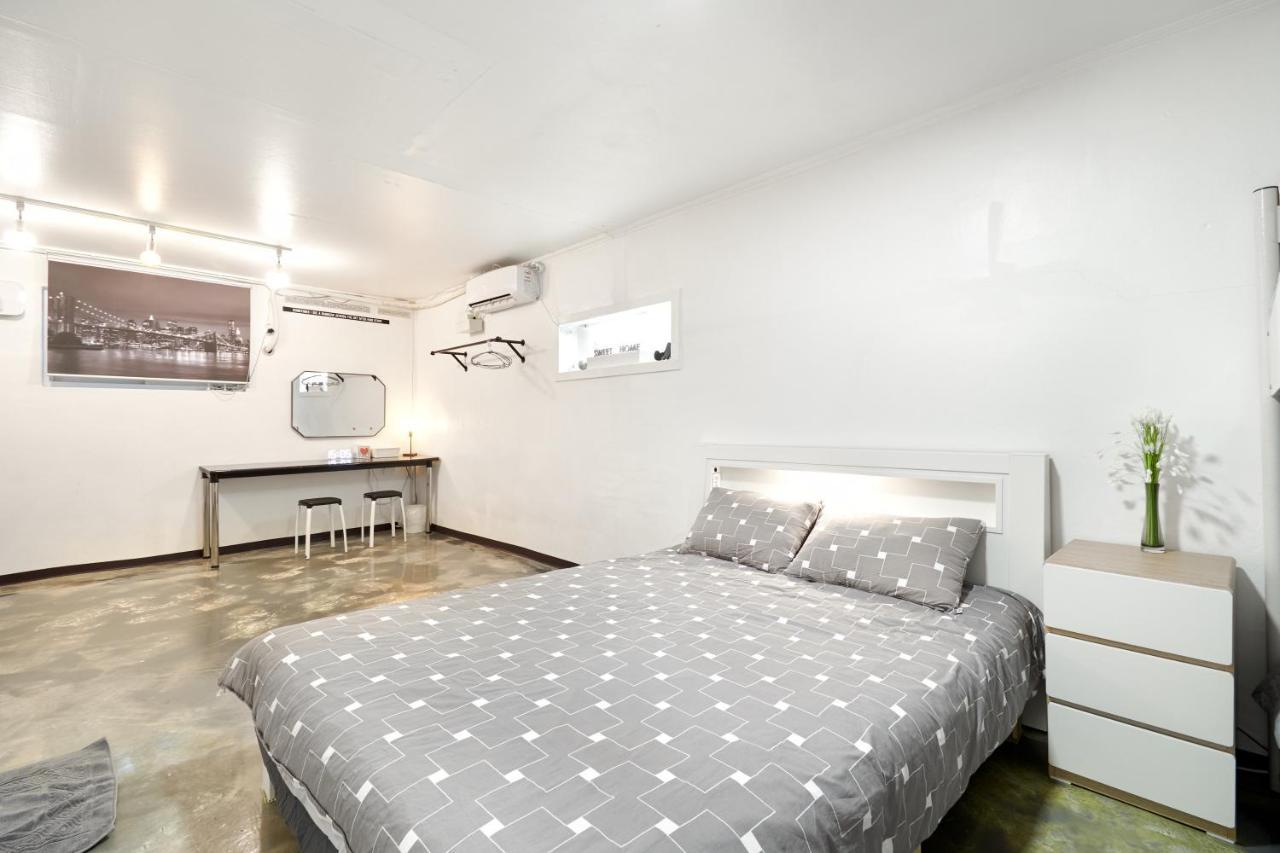 Jun Pensión Hongdae Seúl Exterior foto
